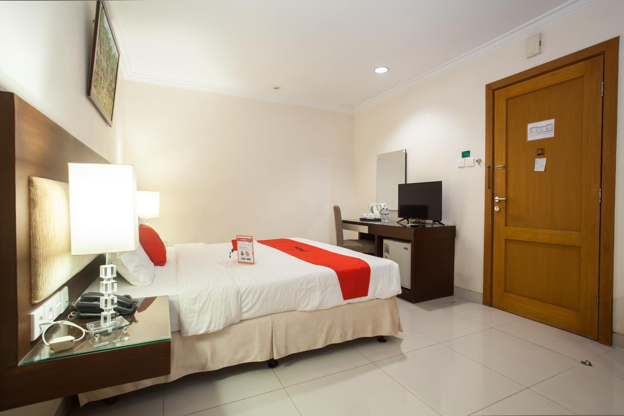 Hotel Reddoorz Premium @ Raya Nginden Wonotjolo Exterior foto